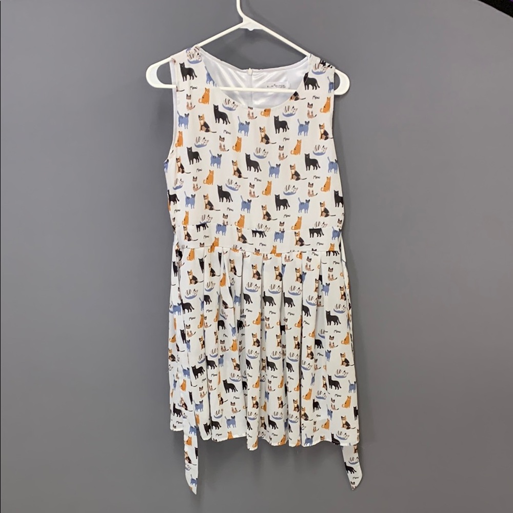 Cat print dress with ribbon tie and pockets!